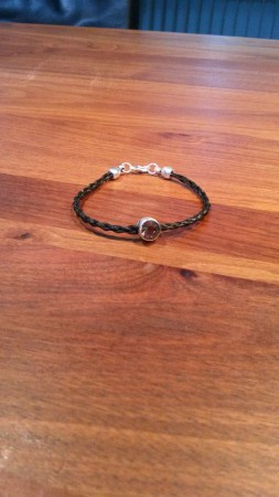 Smalle armband met steen